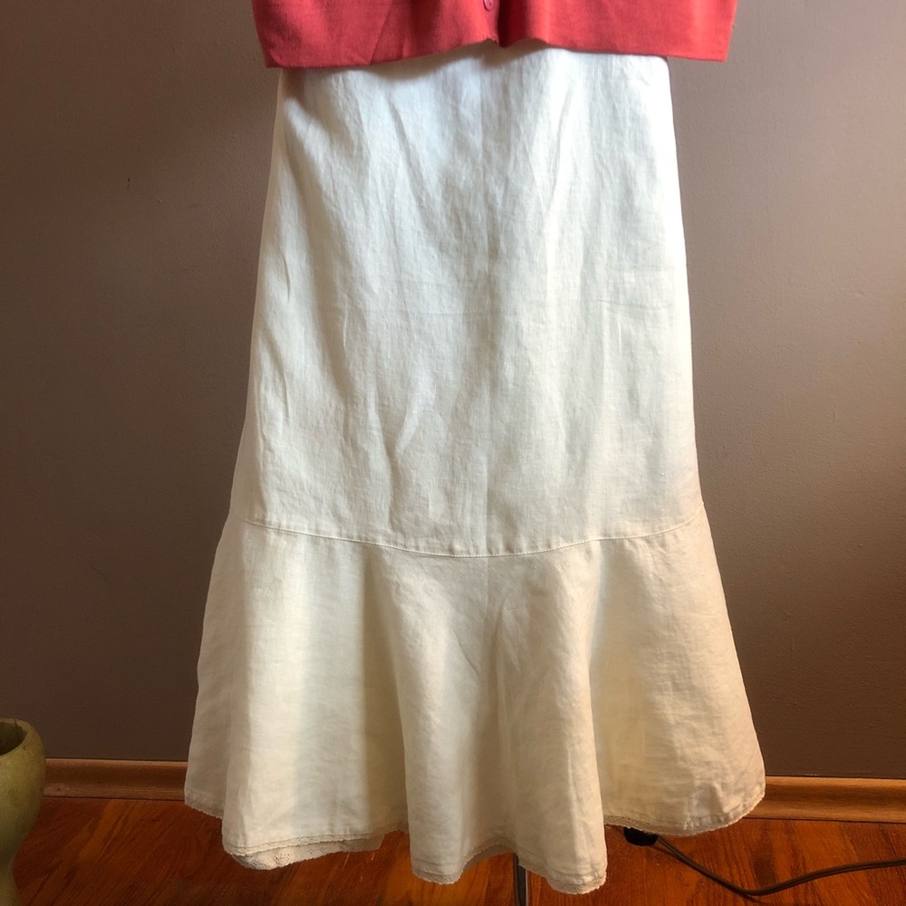 •Putumayo Gubbio Linen Skirt w/ Flirty Detail•